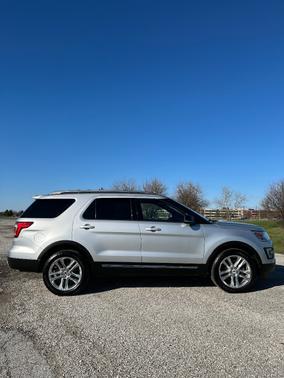 Silver 2016 Ford Explorer XLT