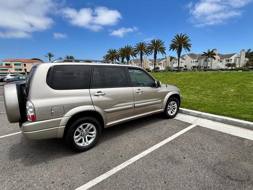Beige 2005 Suzuki XL7 EX