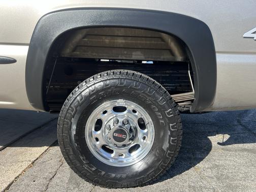 Beige 2002 GMC Sierra 2500 SL H/D