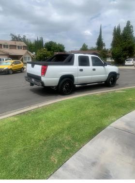 White 2006 Chevrolet Avalanche 1500 LS