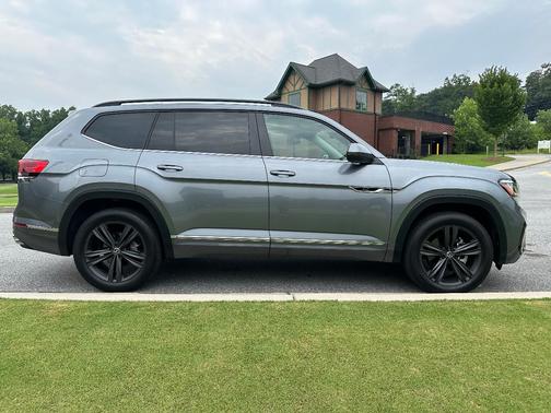 Gray 2021 Volkswagen Atlas 3.6L SE w/Technology R-Line