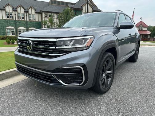 Gray 2021 Volkswagen Atlas 3.6L SE w/Technology R-Line