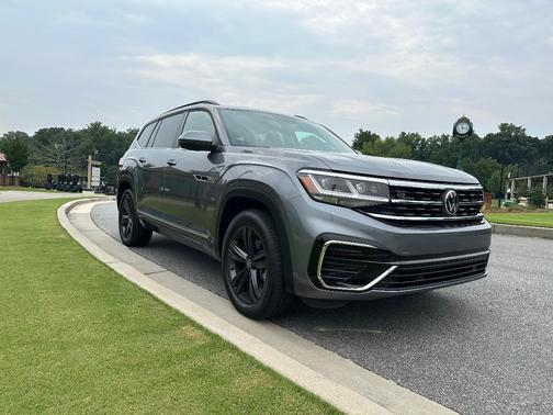 Gray 2021 Volkswagen Atlas 3.6L SE w/Technology R-Line