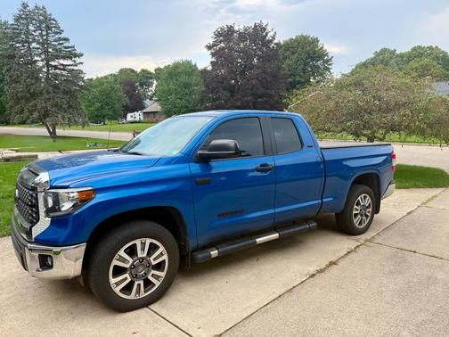 Blue 2018 Toyota Tundra SR5