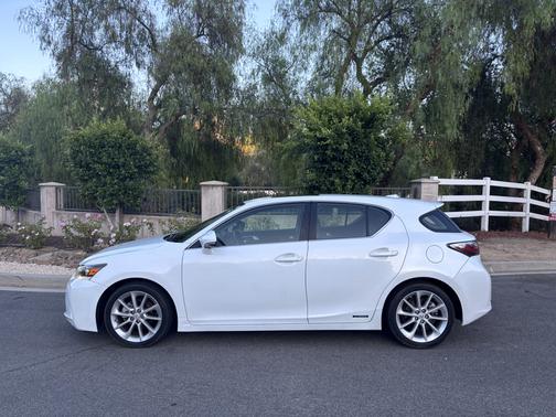 White 2011 Lexus CT 200h Premium