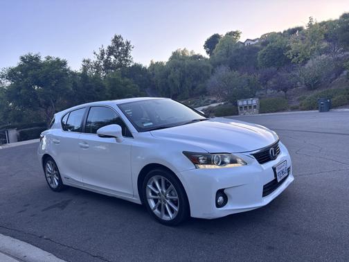 White 2011 Lexus CT 200h Premium