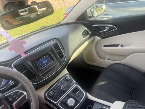 White 2015 Chrysler 200 Limited