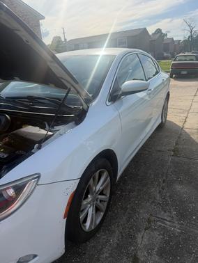 White 2015 Chrysler 200 Limited