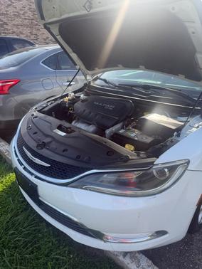 White 2015 Chrysler 200 Limited
