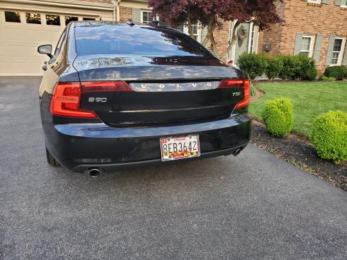 Photo 3 of 6 of 2018 Volvo S90 T5 Momentum