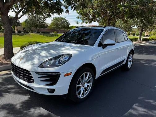 White 2017 Porsche Macan Macan