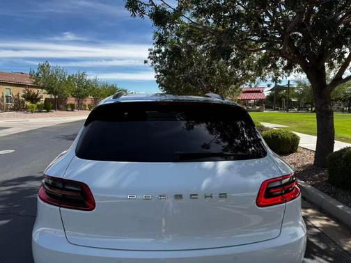 White 2017 Porsche Macan Macan