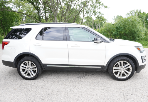 White 2016 Ford Explorer XLT