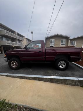 Red 2000 Dodge Ram 1500 Base
