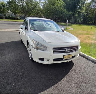 White 2011 Nissan Maxima SV