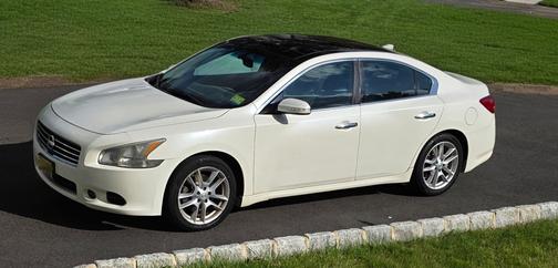 White 2011 Nissan Maxima SV
