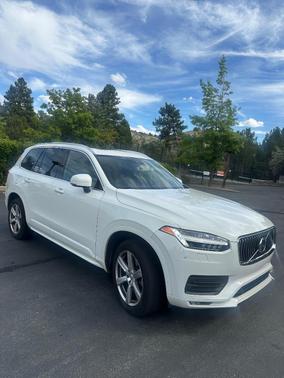 White 2021 Volvo XC90 T6 Momentum