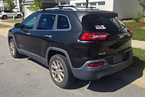 Black 2016 Jeep Cherokee Latitude
