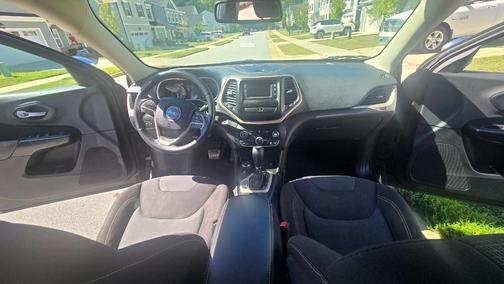 Black 2016 Jeep Cherokee Latitude