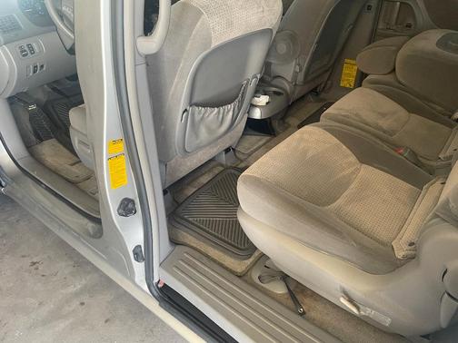 Silver 2008 Toyota Sienna LE