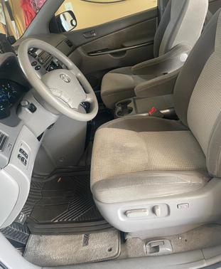 Silver 2008 Toyota Sienna LE