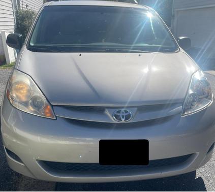 Silver 2008 Toyota Sienna LE