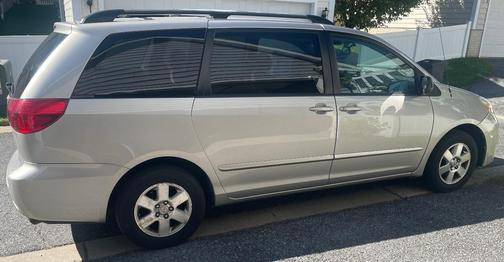 Silver 2008 Toyota Sienna LE