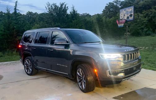 Gray 2022 Jeep Wagoneer Series III