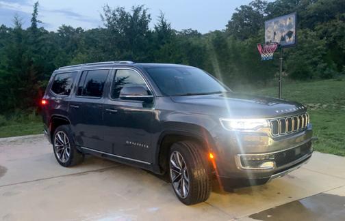 Gray 2022 Jeep Wagoneer Series III