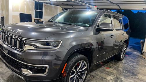 Gray 2022 Jeep Wagoneer Series III