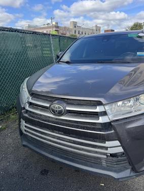 Gray 2018 Toyota Highlander XLE