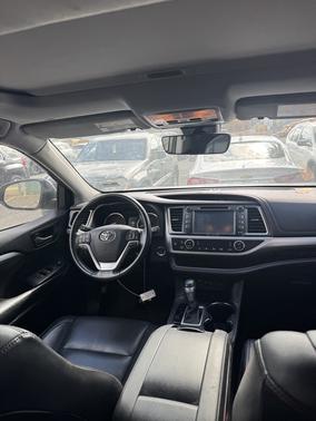 Gray 2018 Toyota Highlander XLE
