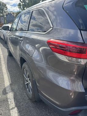 Gray 2018 Toyota Highlander XLE