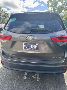 Gray 2018 Toyota Highlander XLE