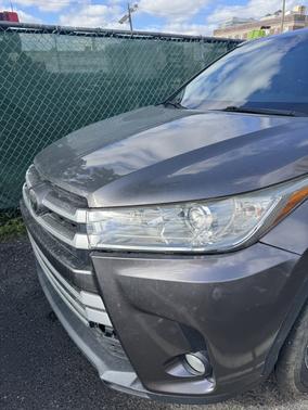 Gray 2018 Toyota Highlander XLE