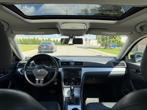 Black 2013 Volkswagen Passat 2.5 SE