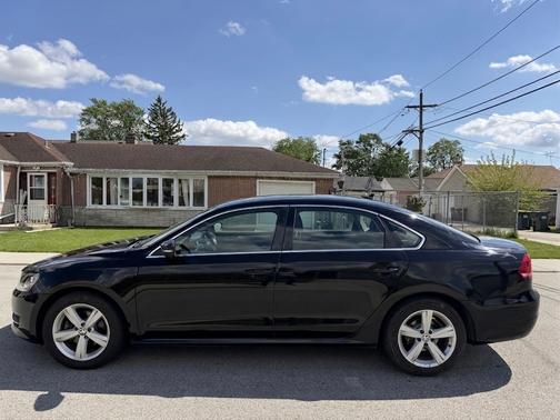Black 2013 Volkswagen Passat 2.5 SE
