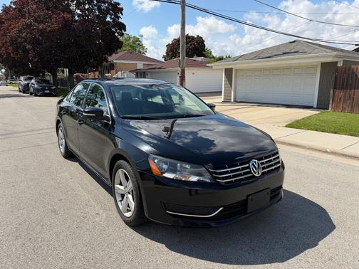 Black 2013 Volkswagen Passat 2.5 SE