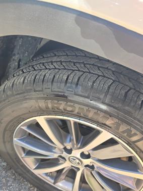 White 2019 Toyota Highlander Hybrid XLE