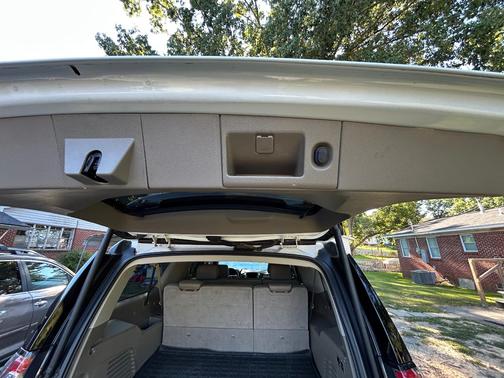 White 2016 GMC Yukon XL SLT