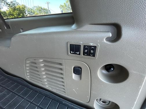 White 2016 GMC Yukon XL SLT