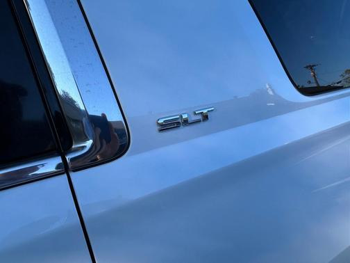 White 2016 GMC Yukon XL SLT