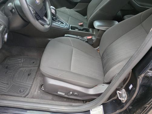 Black 2016 Ford Focus SE