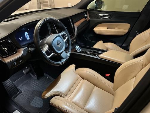 2022 Volvo XC60 B6 Inscription