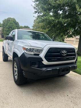 White 2016 Toyota Tacoma SR