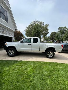 White 2016 Toyota Tacoma SR