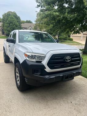 White 2016 Toyota Tacoma SR