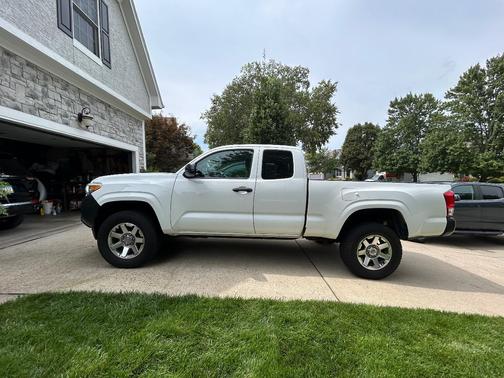 White 2016 Toyota Tacoma SR