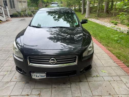 Black 2013 Nissan Maxima SV