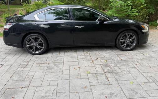 Black 2013 Nissan Maxima SV